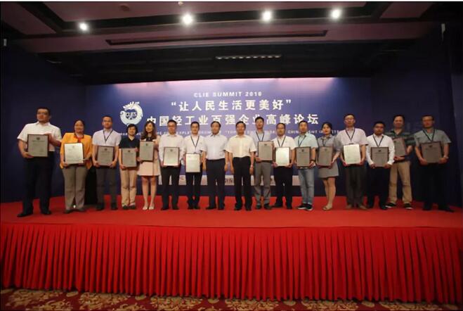 C:\Documents and Settings\Administrator\桌面\颁奖现场.jpg C:\Documents and Settings\Administrator\桌面\颁奖现场.jpg