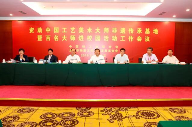 C:\Documents and Settings\Administrator\桌面\大师进校园活动19年\大师2.jpg C:\Documents and Settings\Administrator\桌面\大师进校园活动19年\大师2.jpg