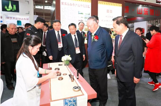 D:\wy\轻工动态\轻工动态\2019上的信息及起草稿\其它上网信息\首届中国工艺美术博览会在南京开幕\QQ截图5.jpg D:\wy\轻工动态\轻工动态\2019上的信息及起草稿\其它上网信息\首届中国工艺美术博览会在南京开幕\QQ截图5.jpg